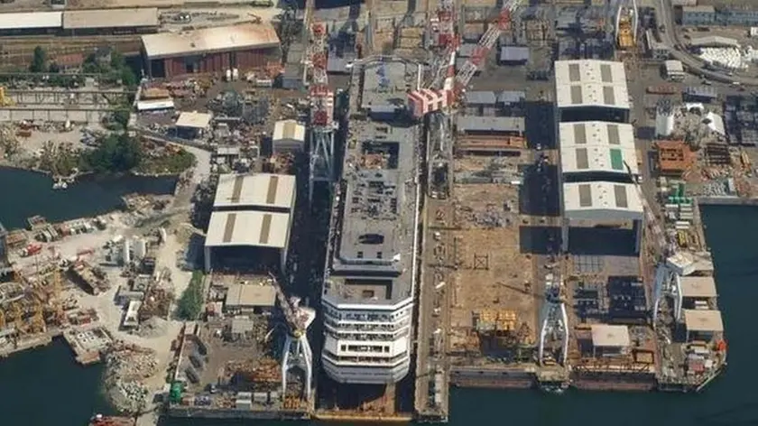 Una veduta dello stabilimento Fincantieri a Sestri Ponente