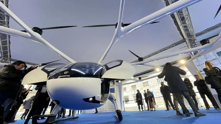 L'esposizione dell'Air Taxi di Volocopter in piazza San Silvestro a Roma, 03 novembre 2021. ANSA/CLAUDIO PERI