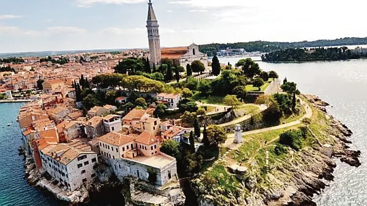 Rovigno vista dall’alto foto rovinj-touRISM.com