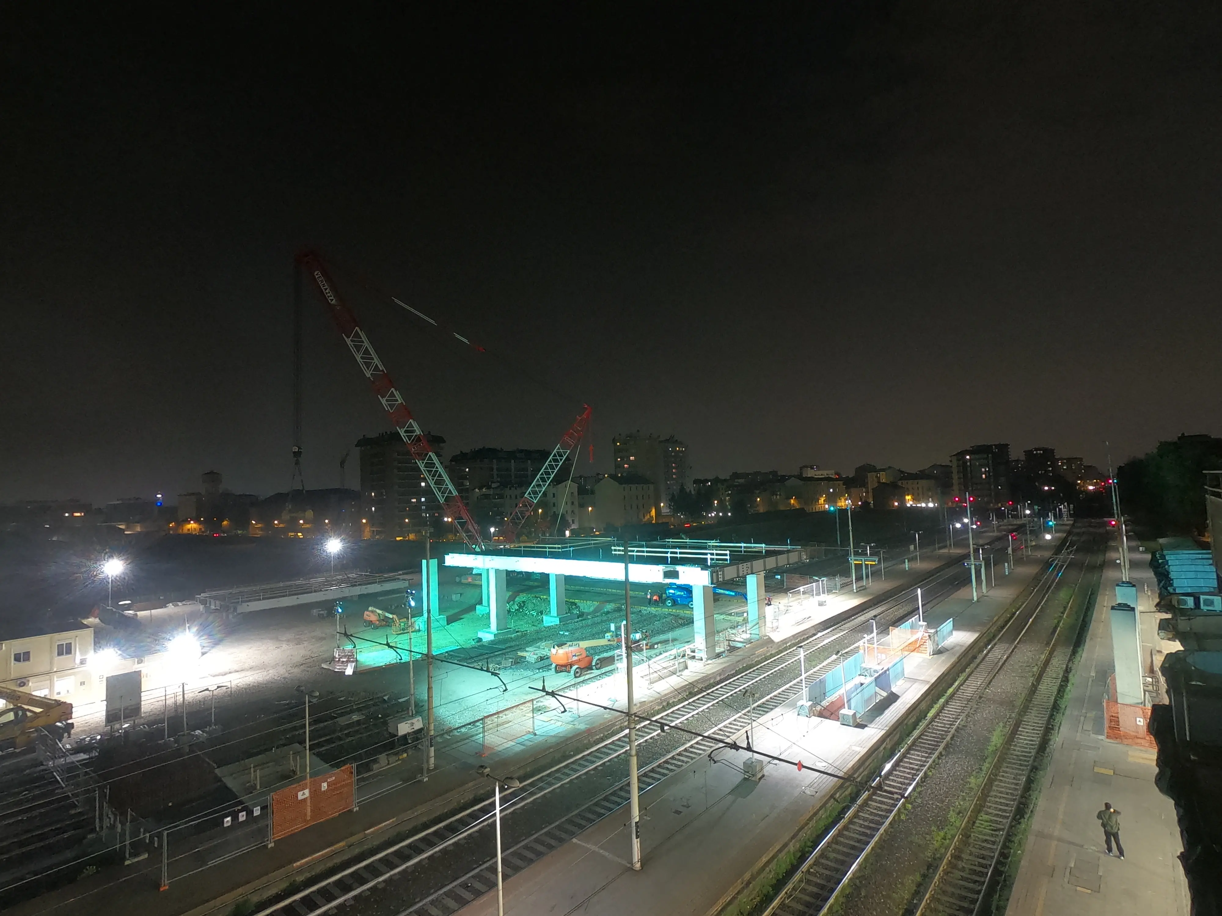 Il cantiere della Cimolai a Sesto San Giovanni di notte