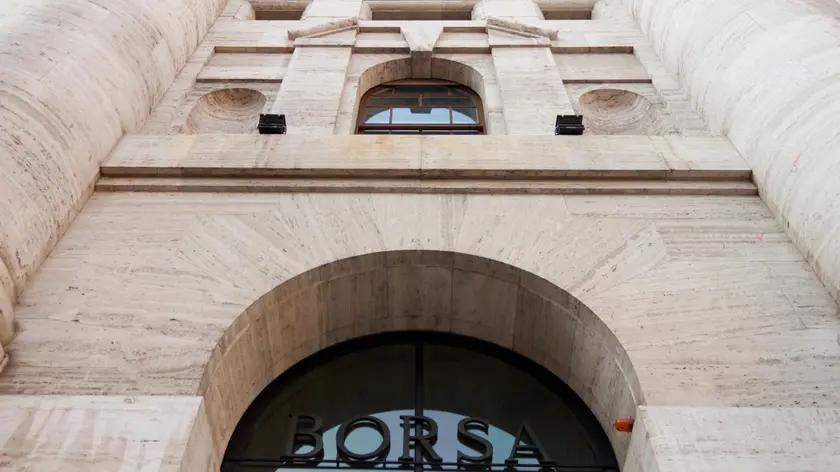 18/04/2013 Milano, Piazza degli Affari, nella foto l'ingresso del Palazzo Mezzanotte, sede della Borsa di Milano