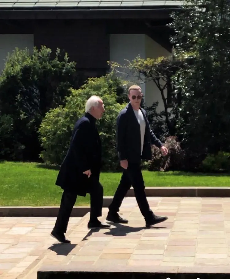 Maggio 2019: Mark Zuckerberg in visita allo stabilimento Luxottica di Agordo insieme a Leonardo Del Vecchio
