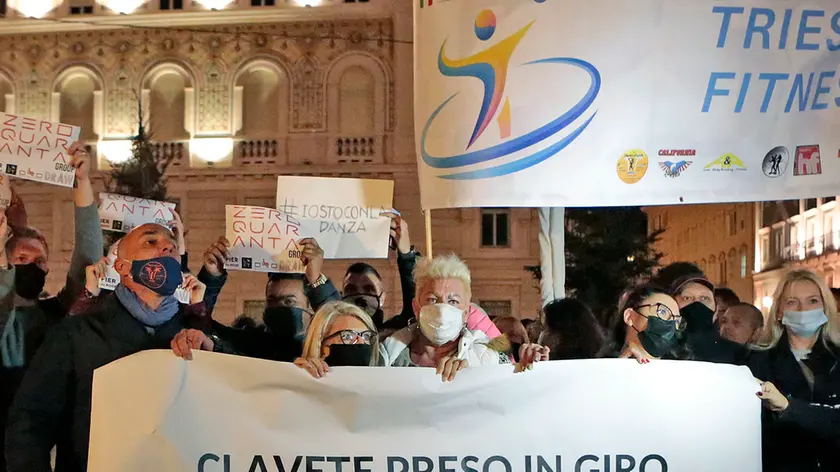 Silvano Trieste 2020-10-26 Protesta di gestori di palestre e ristoratori in Piazza Unita'