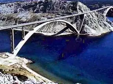 Una panoramica del Ponte di Veglia, già Ponte Tito, storica infrastruttura quarnerina