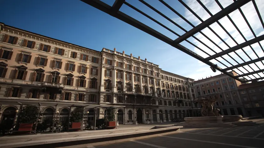 Il palazzo delle Ferrovie in piazza Vittorio Veneto (Lasorte)