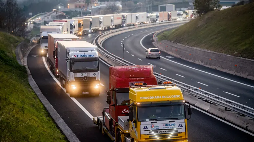 09/01/2020 Silvi Marina (PE), traffico congestionato a causa della chiusura del viadotto della A14 ai mezzi pesanti, tir, camion