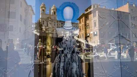 Empty shops in central Rome, Italy, 05 March 2020. The coronavirus is expected to cost Italy's tourism sector 7.4 billion euros in losses in the upcoming trimester - March 1-May 31 - with an estimated loss of 31.625 million tourists over that quarter, the confederation representing businesses in the sector Confturismo-Confcommercio said. ANSA/ALESSANDRO DI MEO