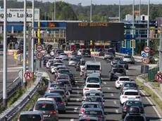 Auto incolonnate a un casello in Croazia