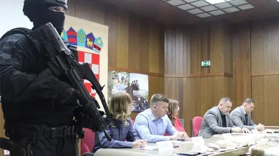 La conferenza stampa sull’operazione “Saga” (foto polizia croata)