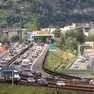 20050820 - TRENTO - CRO - ESODO: IN COLONNA PER 100 KM SU A22 BRENNERO SOTTO PIOGGIA - Traffico intenso oggi sull'autostrada del Brennero nei pressi di Trento. DINO PANATO/ANSA/TO