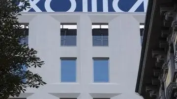 Una foto d'archivio della sede di Luxotttica a Milano. ANSA/ US LUXOTTICA +++ NO SALES - EDITORIAL USE ONLY +++