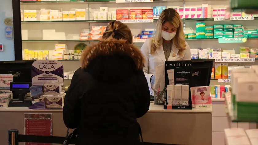 12/03/2020 Pergine Valsugana, Italia. Emergenza Coronavirus: Vita quotidiana in un paese del Trentino. Nella foto una farmacia