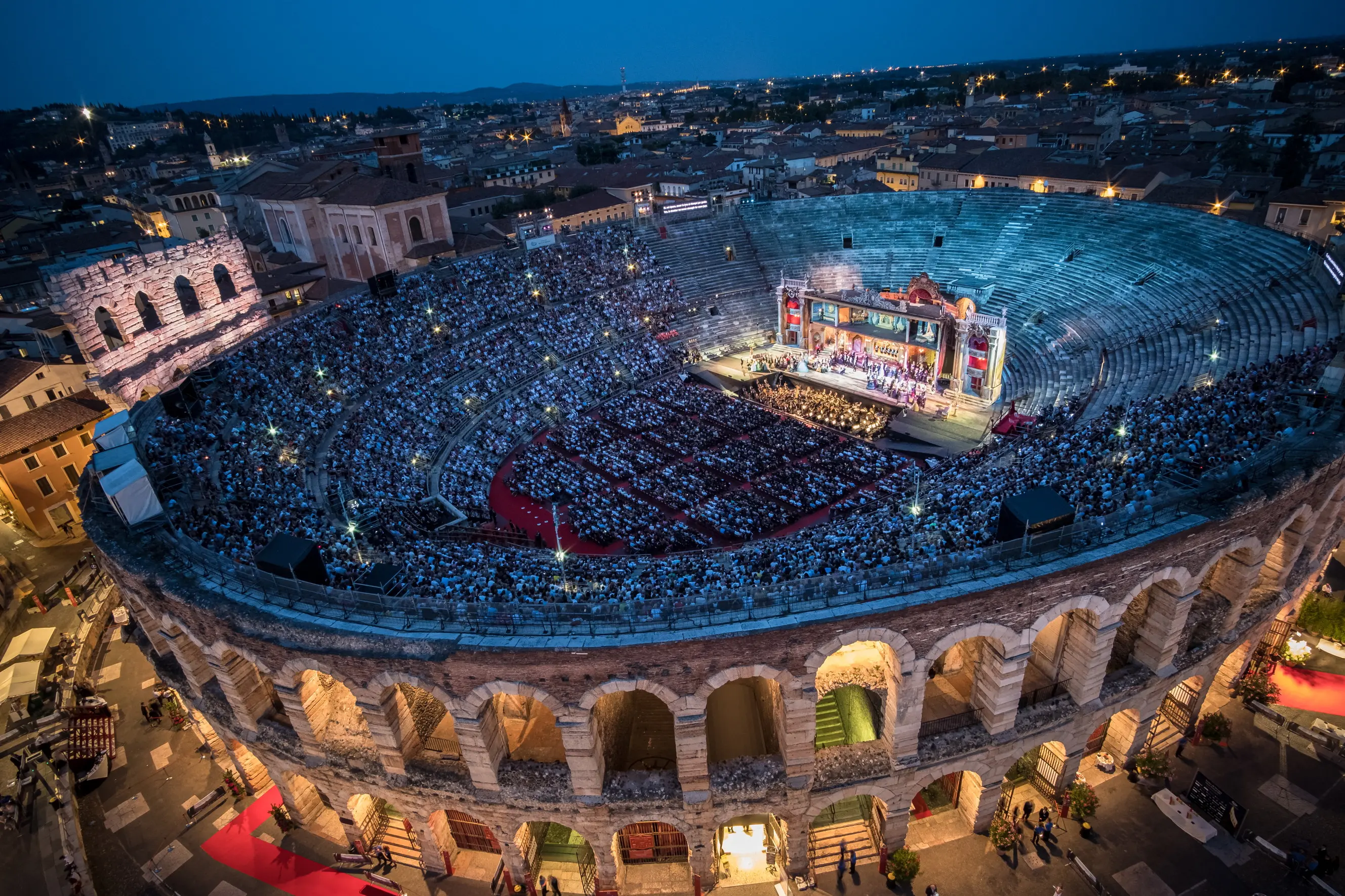 Un'immagine del Festival lirico all'Arena (Foto Ennevi)