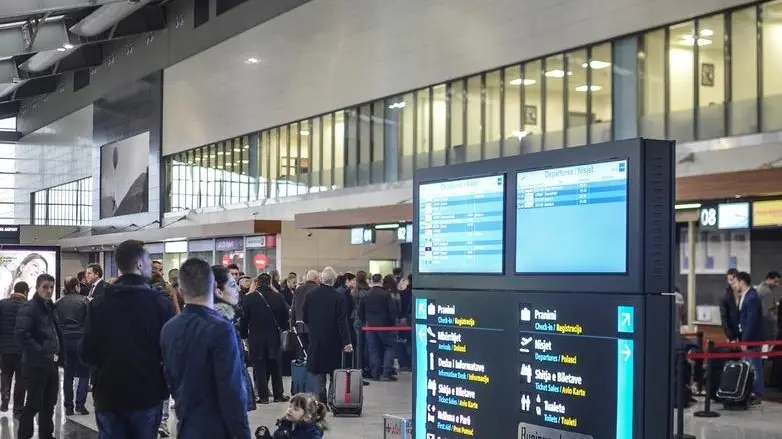 L'aeroporto di Pristina: ora per i kosovari le frontiere verso l’Europa sono aperte