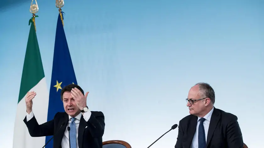 Italian Prime Minister Giuseppe Conte (L) with Italian Economy Minister, Roberto Gualtieri, attend a press conference at the end of the Council of Ministers for the Coronavirus emergency at the Palazzo Chigi in Rome, Italy, 05 March 2020. ANSA/ANGELO CARCONI