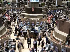 Traders work on the floor of the New York Stock Exchange 27 February 2007 in New York City. Wall Street shares went into a tailspin following steep declines in global markets, with the main blue-chip Dow Jones index plunging 400 points or 3.17 percent at the final bell. The Dow index tumbled 416.02 points (3.29 percent) to close at 12,216.24 after plummeting as many as 540 points moments earlier in a highly volatile session marking the worst day on Wall Street since 2001. AFP PHOTO/Stephen Chernin/Getty Images FOR NEWSPAPERS, INTERNET, TELCOS AND TELEVISION USE ONLY