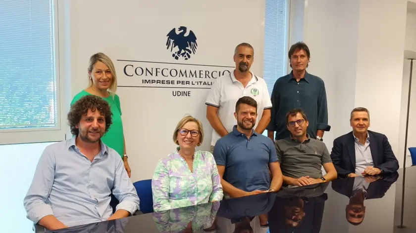 La squadra di Confcommercio del Friuli Occidentale, Michele Mareschi Danieli è secondo in piedi da sinistra