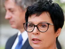 La candidata Marta Kos, dietro il premier Robert Golob. Foto da 24UR.com
