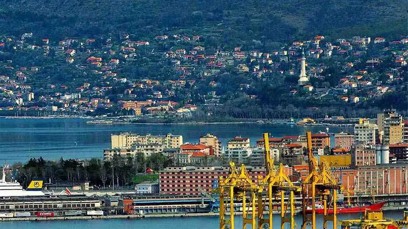 Una veduta del Porto di Trieste (Ansa)