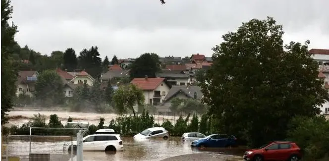 Inondazioni a Škofja Loka (foto tratta dal Primorski dnevnik)