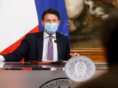 Foto Fabio Frustaci/LaPresse/POOL Ansa 27-10-2020 Roma, Italia PoliticaDecreto Ristori, la conferenza stampa di Conte e i ministri Gualtieri e Patuanelli Nella foto: Giuseppe ConteItaly's Prime Minister Giuseppe Conte, wearing a protective mask, during a press conference on measures to fight economic crisis caused by the restrictive measures implemented to combat the spread of COVID-19, Rome 27 October 2020.