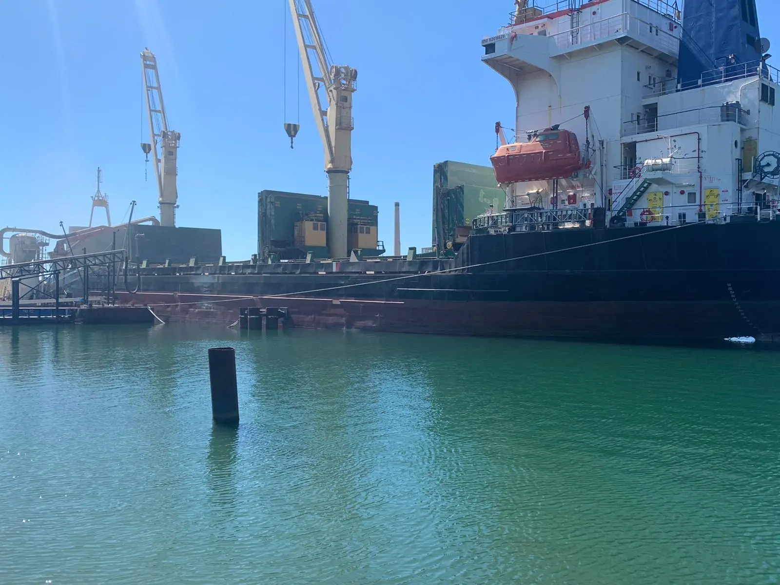 Nave mercantile al Porto di Trieste