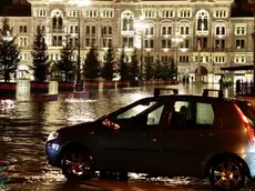 Piazza Unità alle 22.30 di oggi, venerdì 15 novembre. (Foto Massimo Silvano)