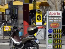 08/03/2011 Roma. La crisi libica e la speculazione mandano alle stelle il prezzo dei carburanti