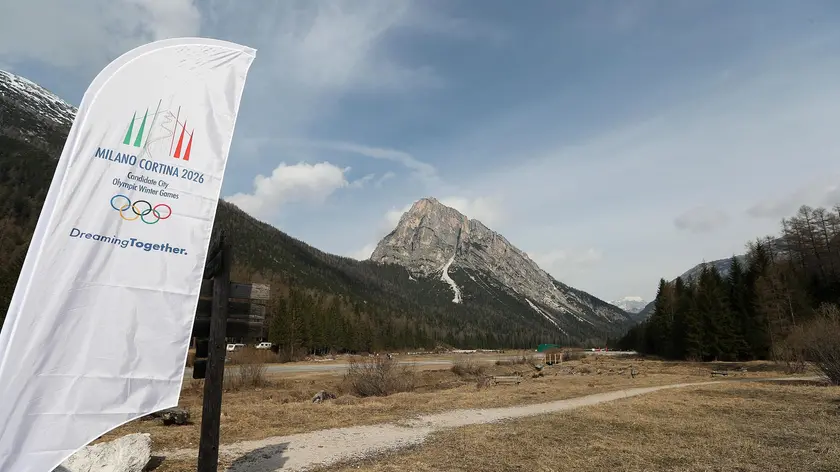 L'area dove dovrebbe sorgere il villaggio olimpico presentato ai membri del CIO incaricati dell'ispezione per la candidatura delle Olimpiadi Invernali di Milano-Cortina 2026 in localitÃ Fiames a Cortina d'Ampezzo, in una immagine del 02 aprile 2019. ANSA/ANDREA SOLERO