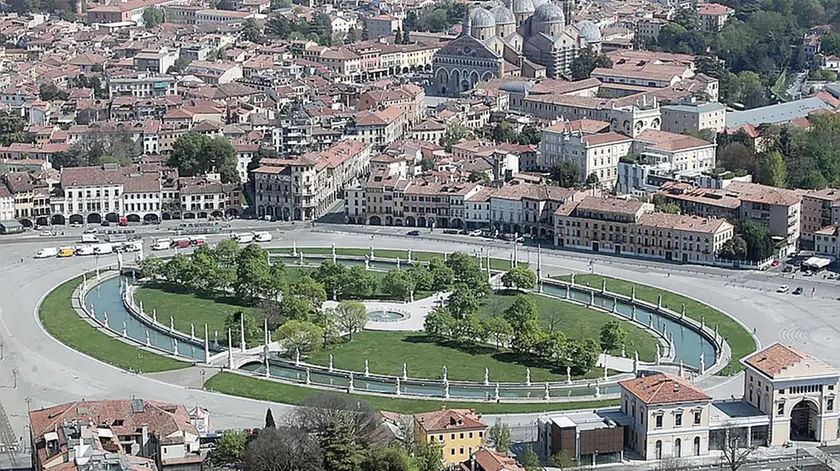 ZANETTI -AGENZIA BIANCHI-PADOVA - GIRO IN ELICOTTERO SULLA CITTA’. PRATO DELLA VALLE, SANTO, PIAZZA RABIN