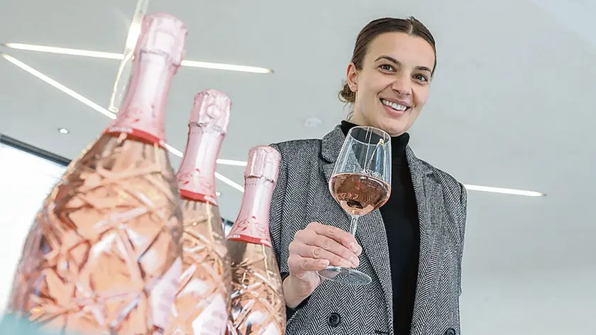 Viktoria mostra il Rosé “Velère”, al punto vendita Astoria di Susegana