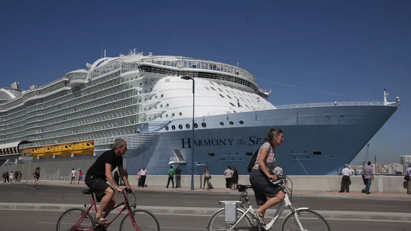 04/062016 Malaga, la piÃ¹ grande nave da crociera del mondo, Royal Caribbean's Harmony of the Seas, attraccato al porto di Malaga