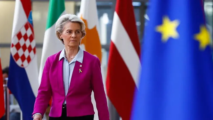 epa10254632 European Commission President Ursula von der Leyen arrives at the start of a two-day EU Council in Brussels, Belgium, 20 October 2022. The Council will gather on 20-21 October to discuss the ongoing conflict in Ukraine, the energy crisis, economic issues and external relations. EPA/STEPHANIE LECOCQ