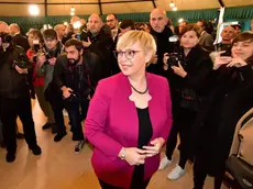 epa10304401 Natasa Pirc Musar (C), first female president-elect of Slovenia speaks to the media in Ljubljana, Slovenia, 13 November 2022. Natasa Price Musar celebrate her victory after the second round of the Slovenian Presidential Elections 2022. EPA/IGOR KUPLJENIK