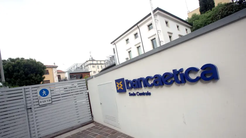 MARIAN - AGENZIA BIANCHI - PADOVA - ESTERNO BANCA ETICA