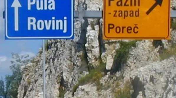 Cartelli stradali con indicazioni solo in croato in Istria