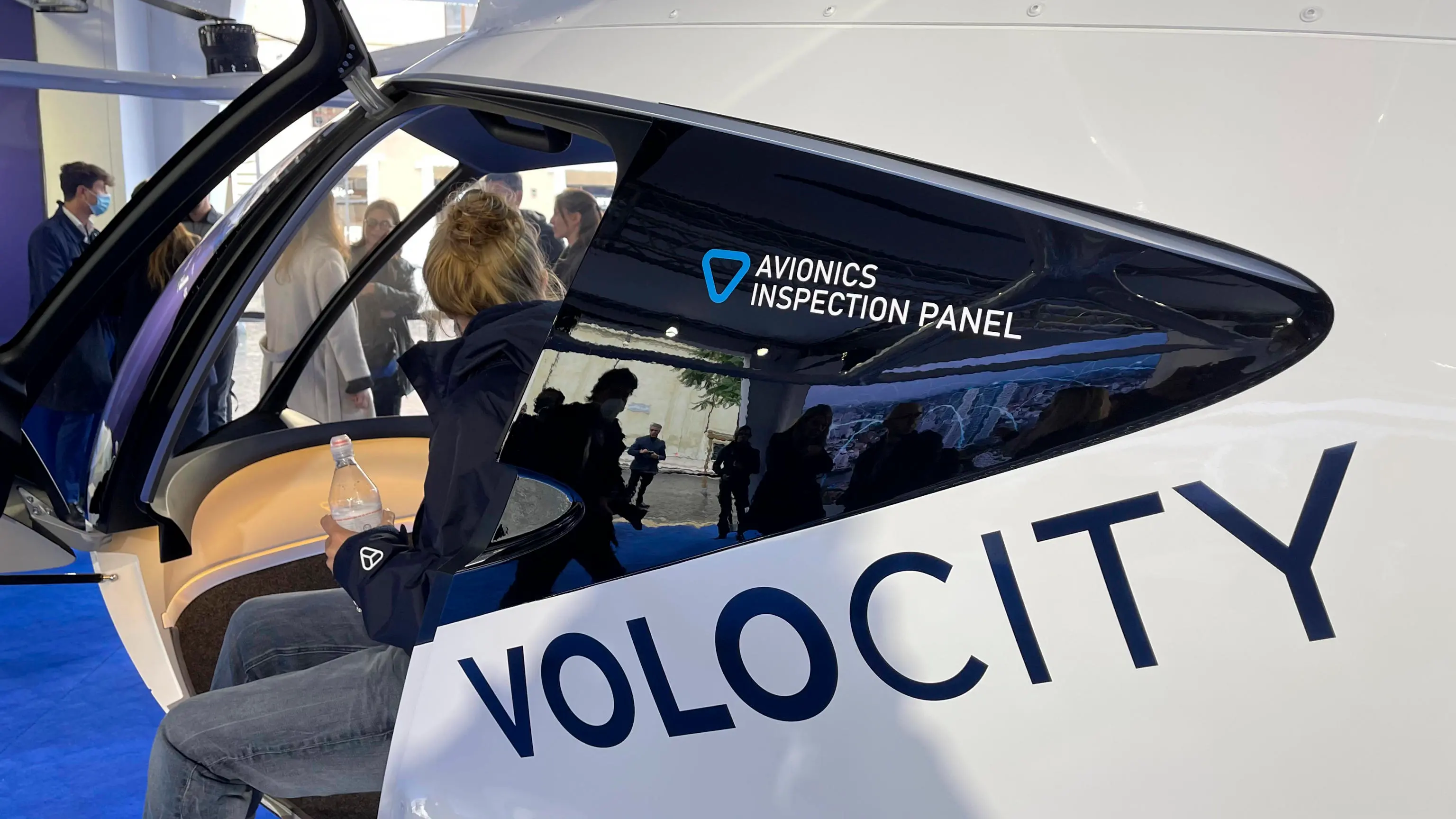 L'esposizione dell'Air Taxi di Volocopter in piazza San Silvestro a Roma, 03 novembre 2021. ANSA/CLAUDIO PERI