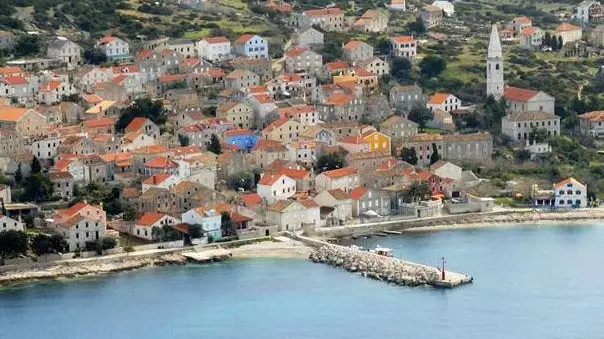 Una veduta dall’alto dell’isola quarnerina di Unie