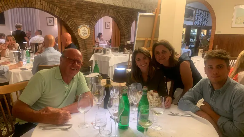 Walter Vio assieme alla figlia Giulia, la moglie Fabiola e il figlio Nicolò