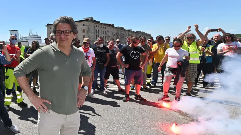 L'incontro tra i portuali e Zeno D'Agostino (Bruni)