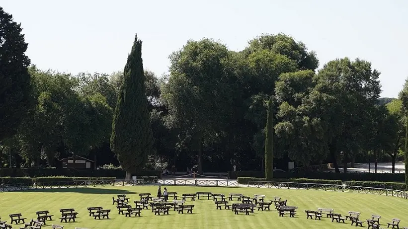 Le 100 panchine in plastica riciclata di Preco System a Villa Borghese per il "Terzo Paradiso"