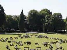 Le 100 panchine in plastica riciclata di Preco System a Villa Borghese per il "Terzo Paradiso"