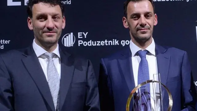 Roberto e Silvio Kutić durante una premiazione Archivio