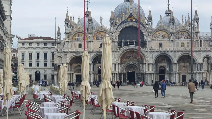 Interpress\M.Tagliapietra Venezia 30.10.2020.- Piazza San Marco ore 14.00. Deserta.