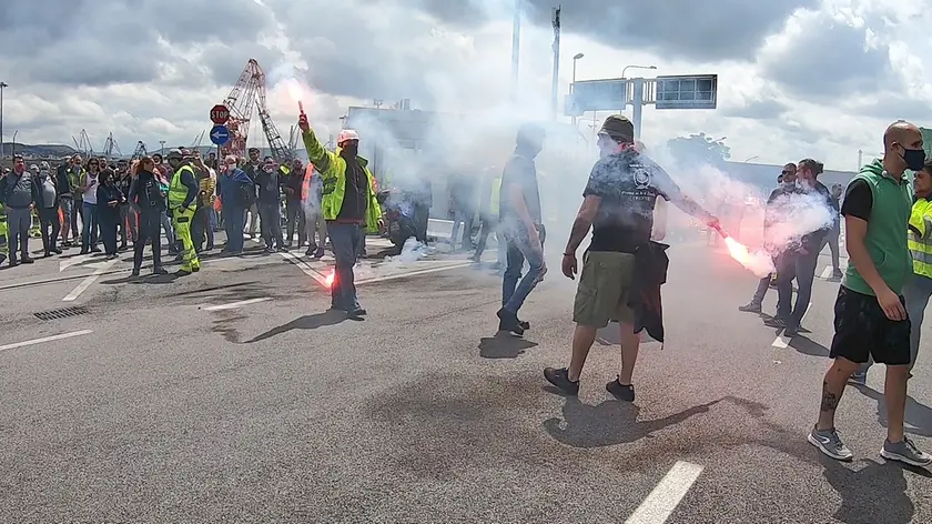 La protesta dei portuali a Trieste (Lasorte)