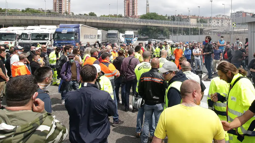 Lasorte Trieste 05/06/20 - Porto, Ingresso Molo VII, Manifestazione Portuali per Zeno D'Agostino