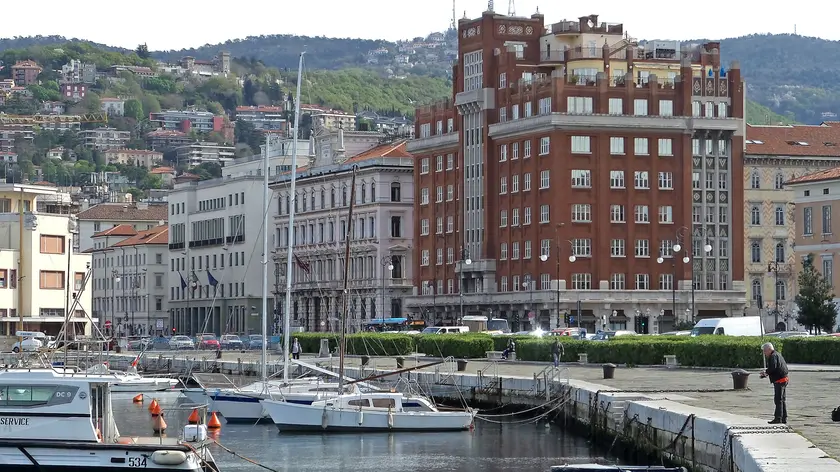 Lasorte Trieste 14/04/15 - Canale Ponterosso, Piazza Duca degli Abruzzi, Palazzi delle Assicurazioni Generali
