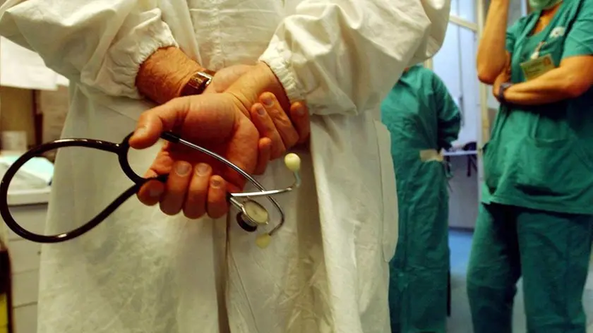 ATT. PEREGO E CATTANEO - OSPEDALE NIGUARDA REPARTO DI CARDIOCHIRURGIA MEDICI PAZIENTI INFERMIERI..RIANIMAZIONE SANITA' - Fotografo: FOTOGRAMMA DEL PUPPO