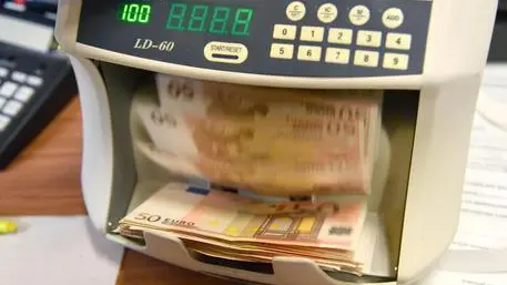 Alcune banconote da 50 Euro in un conta soldi bancario. 16 aprile 2018 a Genova. ANSA/LUCA ZENNARO