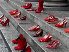In occasione della giornata mondiale contro la violenza sulle donne, il teatro Regio di Parma ha posizionato sugli scalini dell'ingresso alcune scarpe rosse, 25 novembre 2019. ANSA/SANDRO CAPATTI